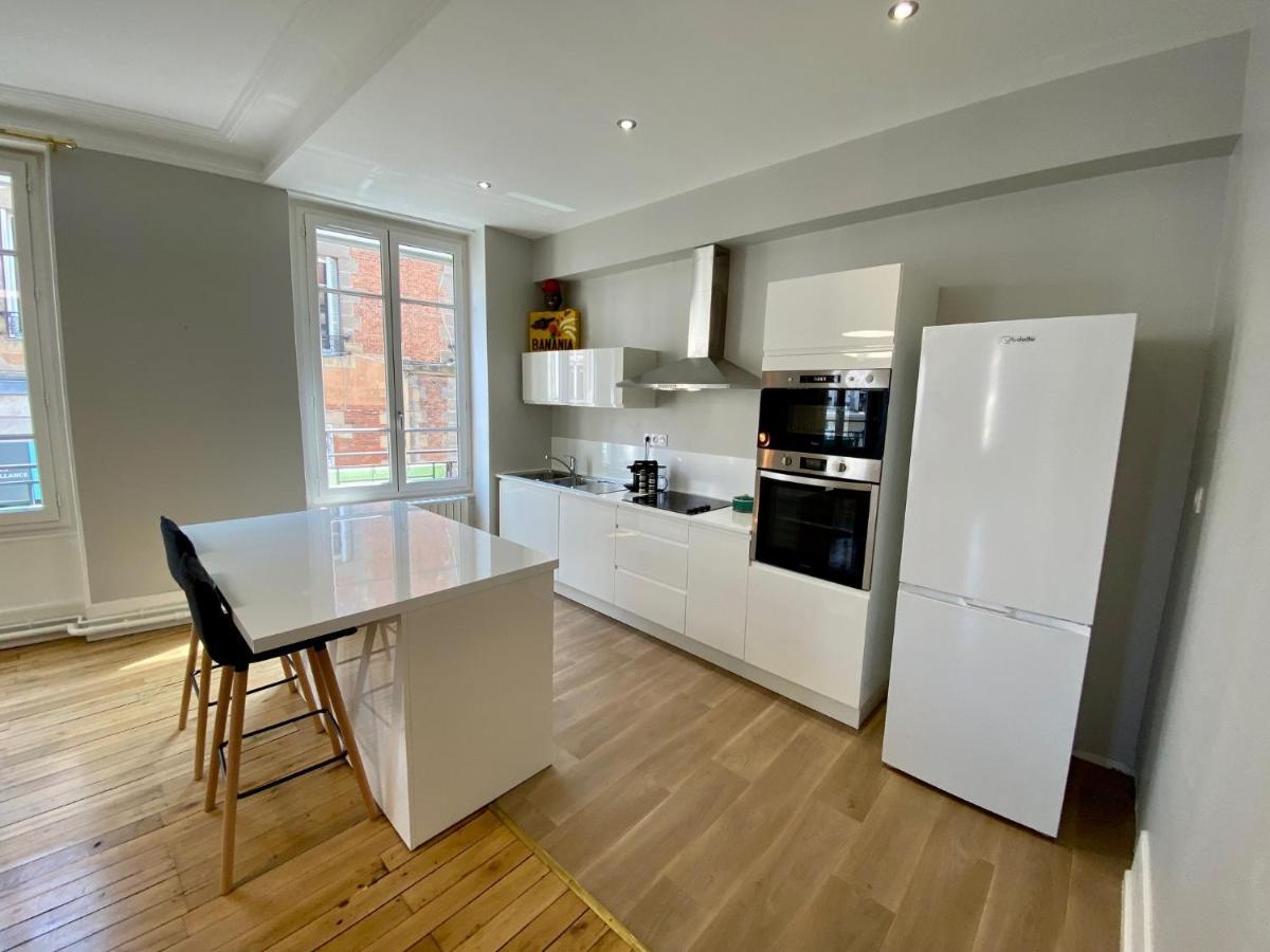 Grand Appartement De Caractere Au Coeur De Ville Moulins  Kültér fotó